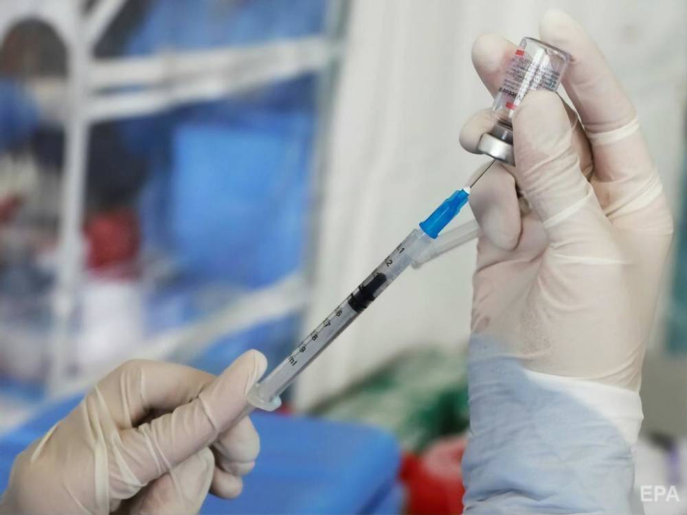 С 8 июня "заробитчан" и студентов из Украины будут вакцинировать от коронавируса на польской границе. СМИ назвали стоимость