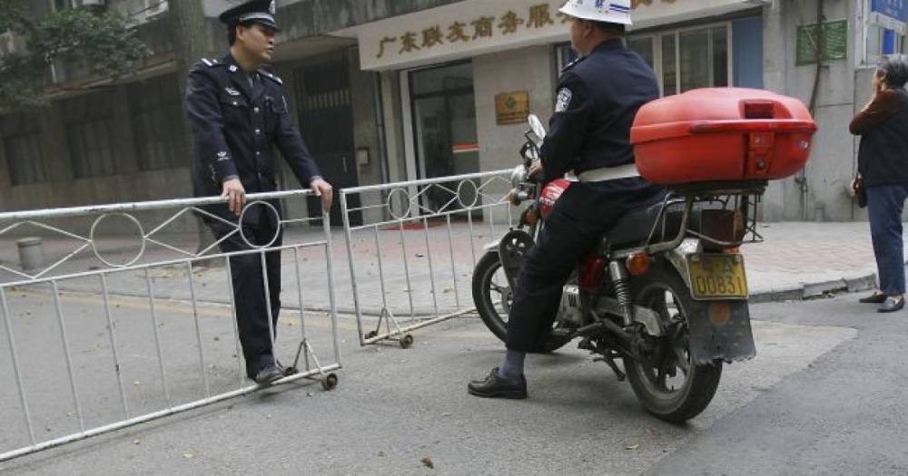 В Китае мужчина с ножом напал на прохожих, есть погибшие и раненые