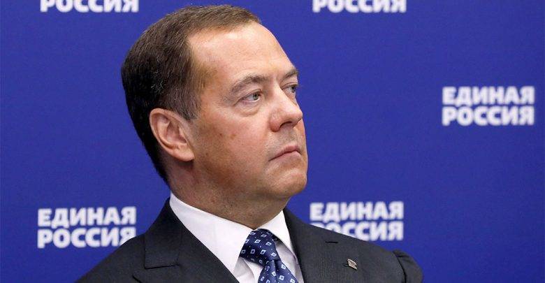 Медведев заявил о попытках спрятать экологические проблемы "под плинтус"