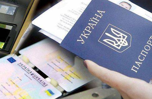Паспорта-книжечки вскоре заменят на ID-карты: чем это обернется для украинцев