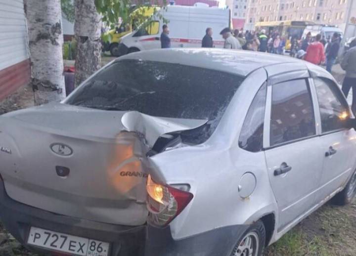 Двое погибли в результате ДТП с наездом на остановку в Нижневартовске