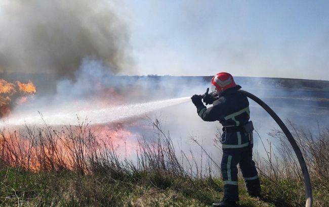 ГСЧС предупредила жителей ряда областей о чрезвычайной пожарной опасности