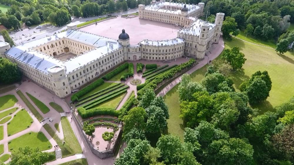 Скульпторы устранили ошибку на памятнике Александру III под Петербургом
