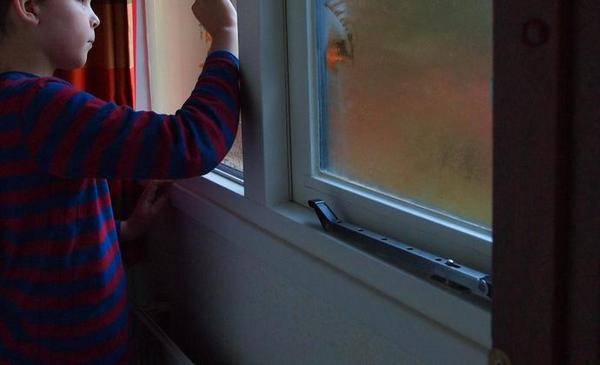 В Тюмени скончался шестилетний мальчик, выпавший из окна квартиры на 9 этаже