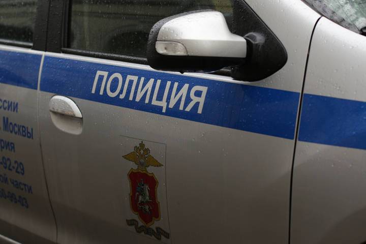 Пассажир подрался с таксистом посреди дороги на Васильевском острове