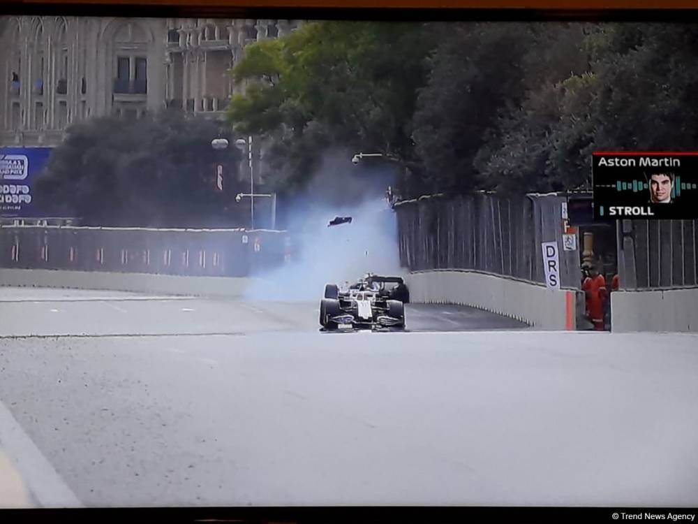 На Гран-при Азербайджана Формулы-1 произошла авария (ФОТО)