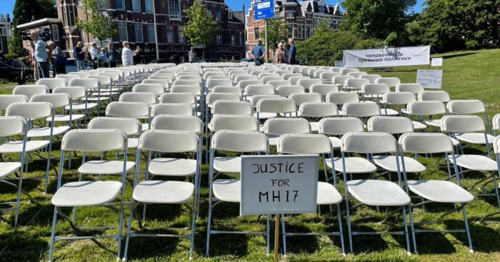 В Нидерландах возле посольства России почтили память жертв катастрофы МН17