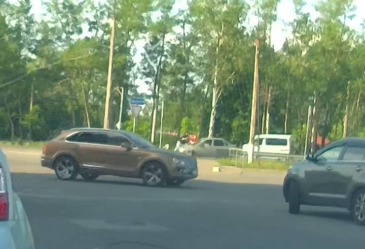 Двое пешеходов пострадали на переходе в Приморском районе Петербурга