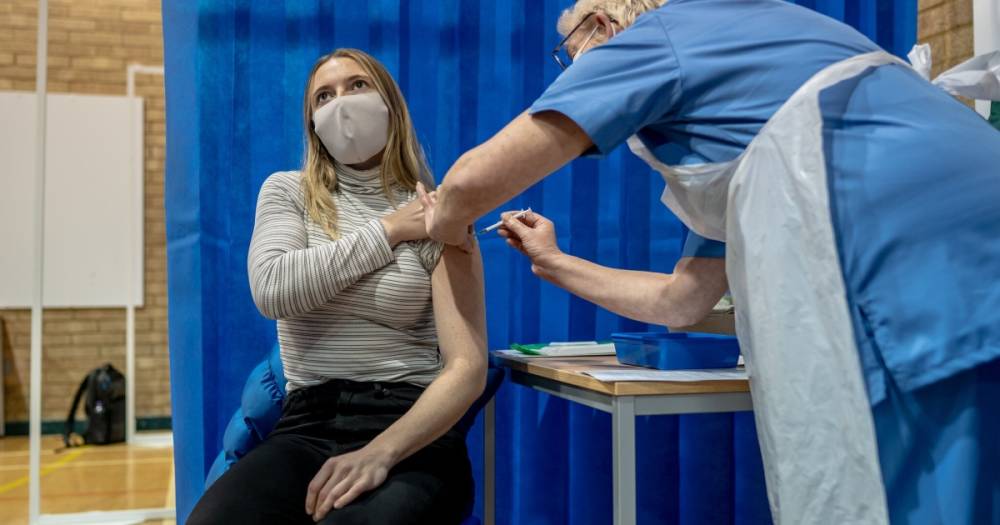 В Британии стартовала вакцинация от коронавируса людей до 30 лет