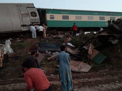 На юге Пакистана при столкновении поездов погибли более 30 человек