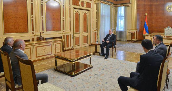 Президент Армении и ветераны СНБ обсудили внутриполитическую ситуацию в стране