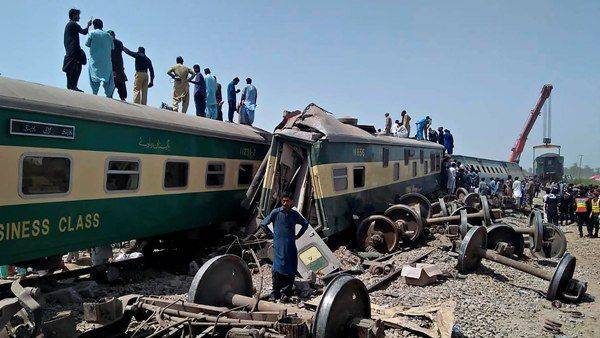 Пакистан шокирован ужасающей аварией на железнодорожном транспорте