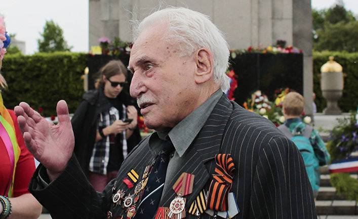 The Times (Великобритания): Давид Душман, последний из советских солдат — освободителей Освенцима, скончался в возрасте 98 лет
