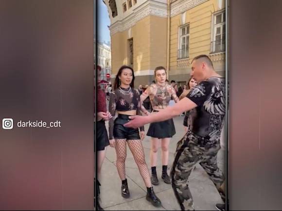 В Петербурге бывший спецназовец обматерил танцевавших под K-Pop девушек