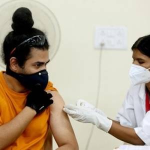 Взрослое население Индии вакцинируют бесплатно