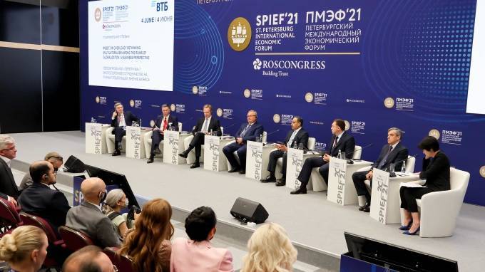 Петербург подписал на ПМЭФ соглашения на сумму более 600 млрд рублей