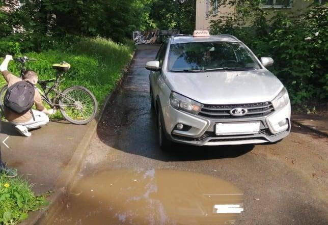 Велосипедист попал под такси в Рязани