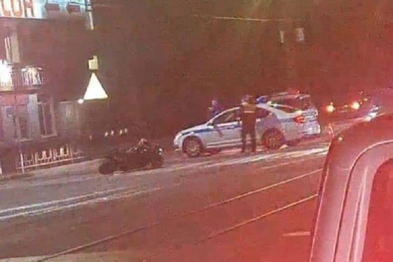 Смоленские полицейские нашли водителя, проехавшего по голове мотоциклиста