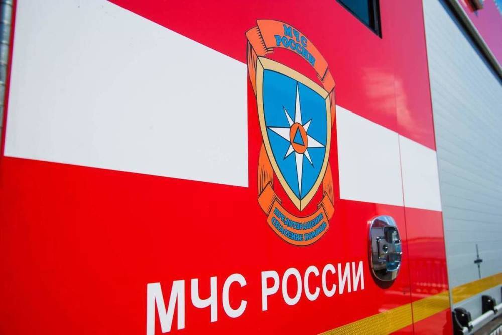 В Астрахани на дороге возле больницы сгорела иномарка