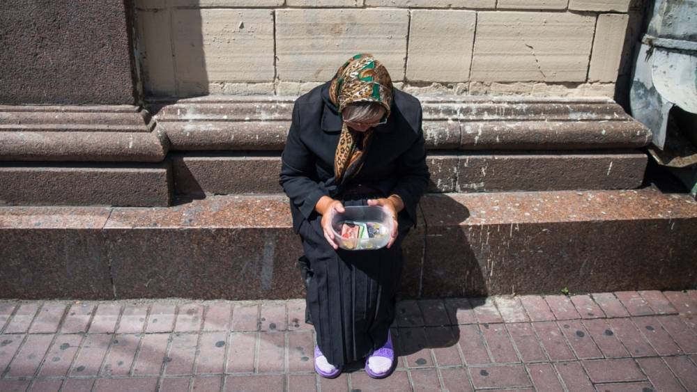 Более половины украинцев стали беднее за последние два года