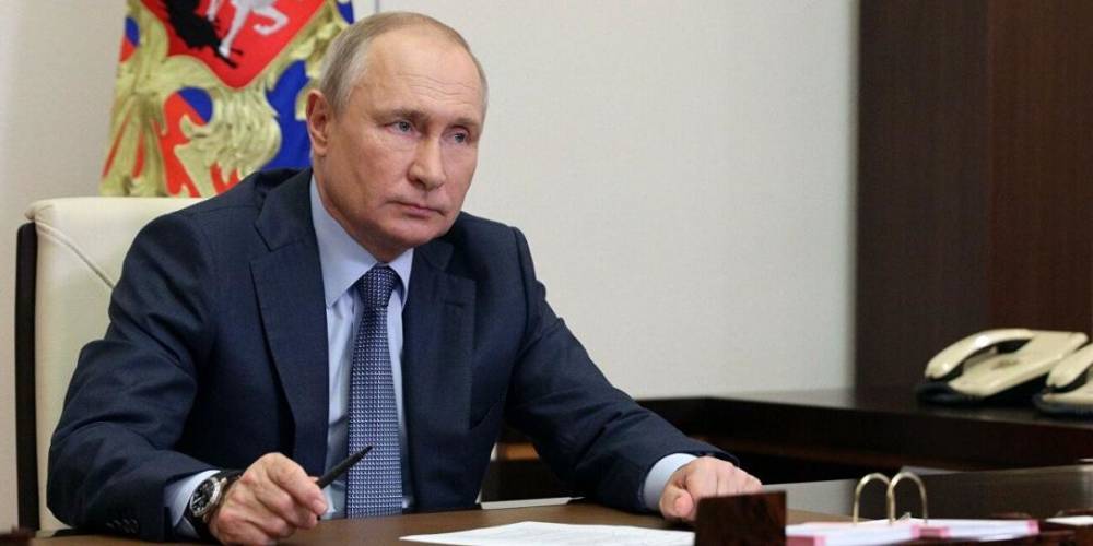 Путин пообещал разобраться с вопросом о том, достаточно ли в РФ наград для соцработников