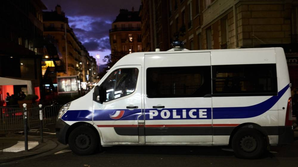 Российский ФБР взял на контроль случай избиения беременной без маски во Франции