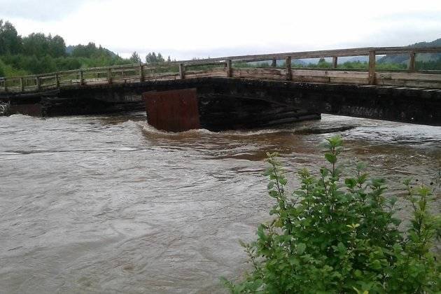 Мост обрушился в Красночикойском районе из-за разлива реки
