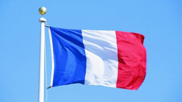 Франция отменяет обязательный тест на COVID-19 для приезжающих вакцинированных европейцев