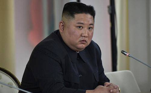 В сети появилось фото похудевшего Ким Чен Ына. Болеет или ведёт здоровый образ жизни