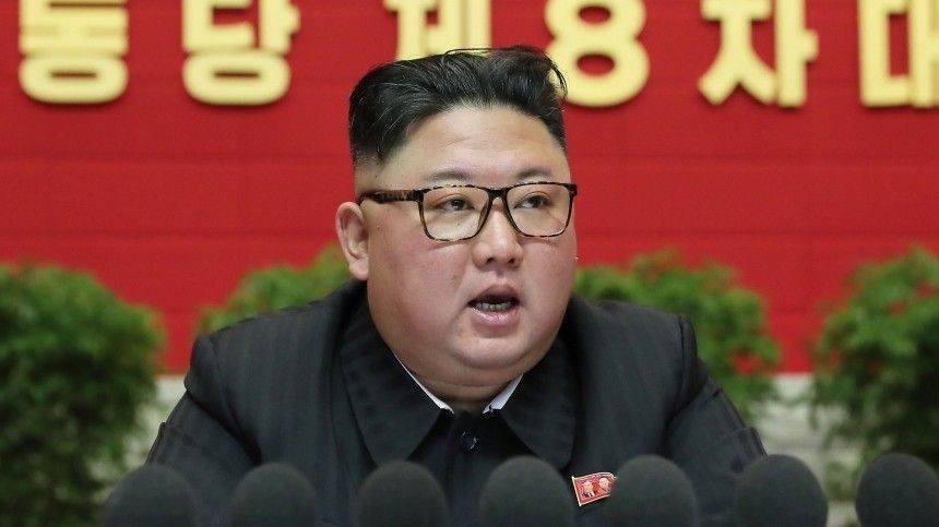 Стиль поведения — начальник: Ким Чен Ын провел совещание с комфортом