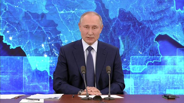 Ежегодная пресс-конференция Президента Российской Федерации Владимира Путина. Путин поблагодарил Шнурова за то, что не использовал мат