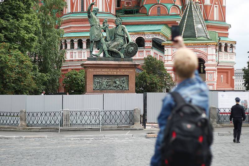 Реставрацию памятника Минину и Пожарскому завершат в 2022 году