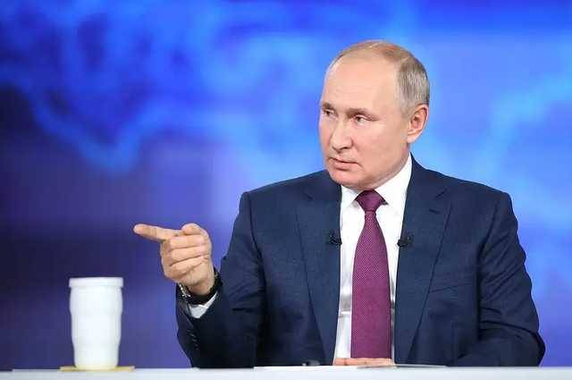 Путин обеспокоился «военным освоением Украины»