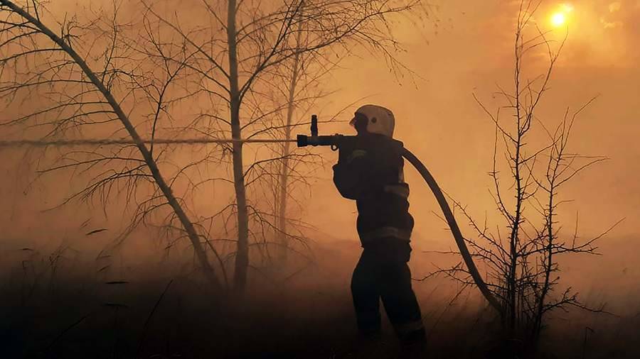 Губернатор Забайкалья поручил найти средства для повышения зарплаты пожарных