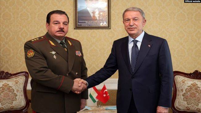 Министр обороны Турции после посещения Кыргызстана отправился в Таджикистан