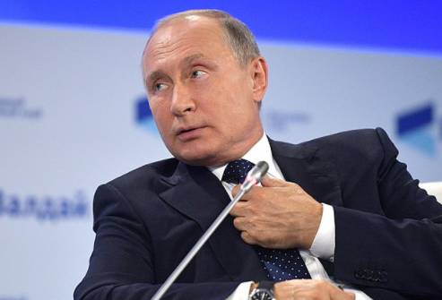 Владимир Путин подписал закон, запрещающий отождествление ролей СССР и Германии во Второй мировой войне