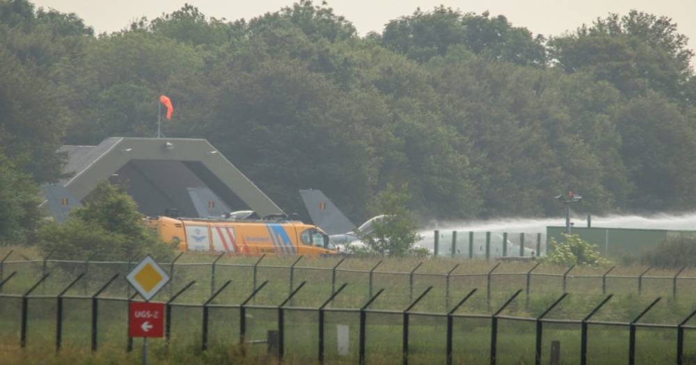 Истребитель ВВС Бельгии протаранил здание на авиабазе в Нидерландах (видео)