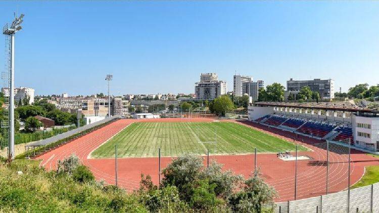 В Севастополе построили, но не открыли новый легкоатлетический стадион