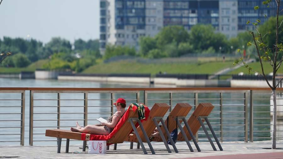 Москвичам пообещали возращение 30-градусной жары