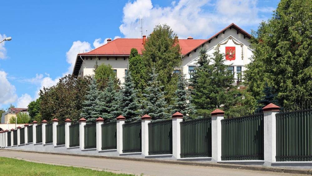 Посольство РФ в Литве возмутилось сообщением о конверте с порошком