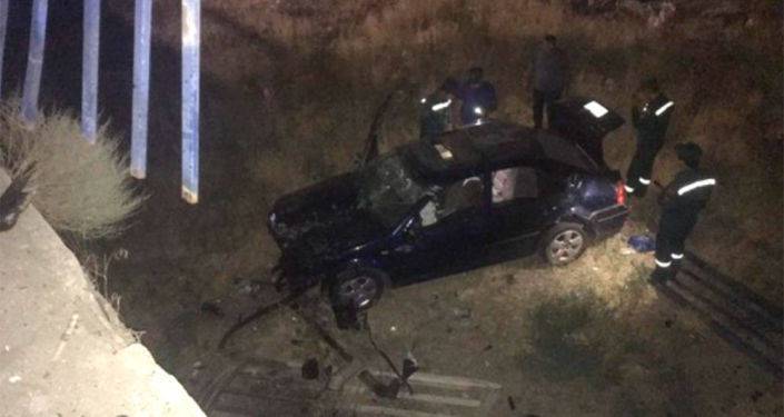 Машина скатилась в овраг в Лорийской области: два человека погибли