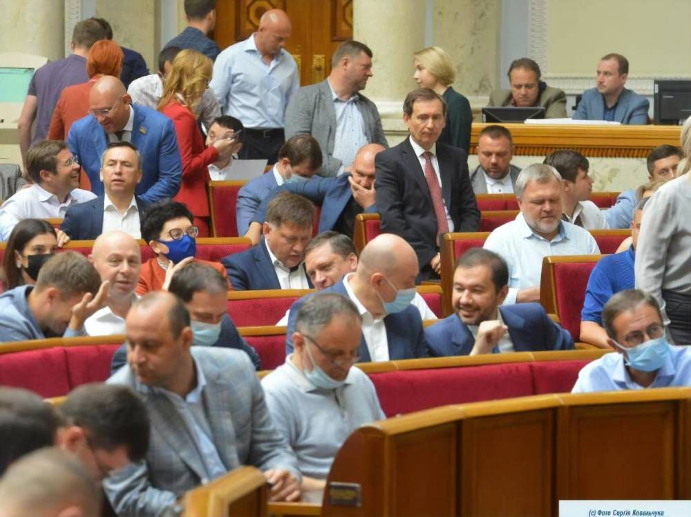 Рада приняла законопроект об олигархах в первом чтении