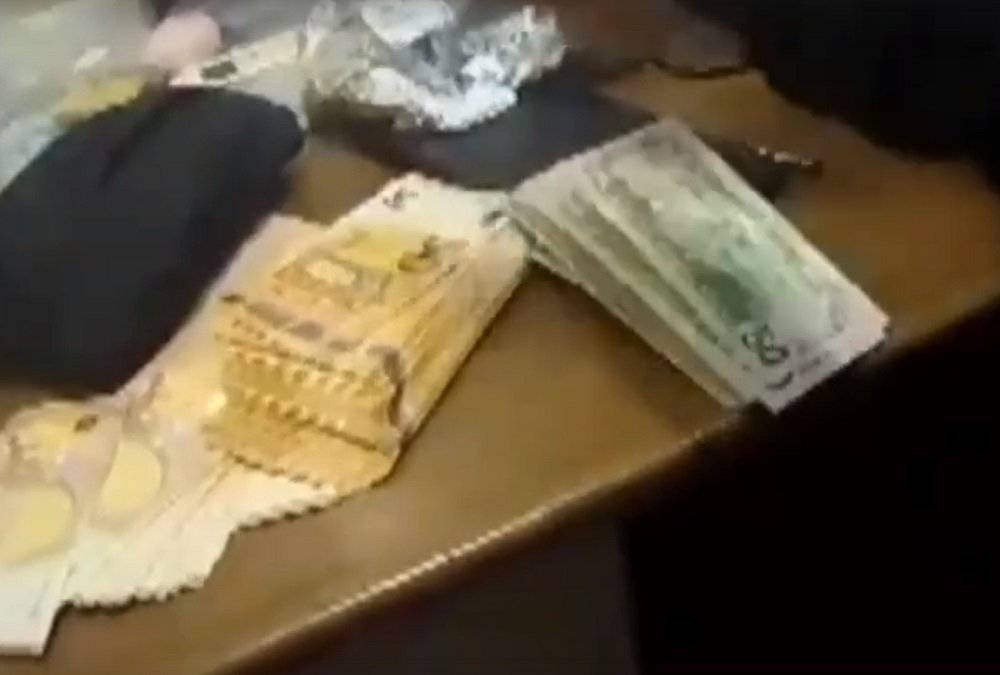 В Ростовской области на Границе задержали женщину, переносящую на себе больше 31 000 долларов