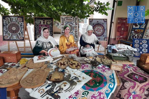 Кайтагский район принимает участие в XIX Международном фестивале фольклора и традиционной культуры «Горцы»