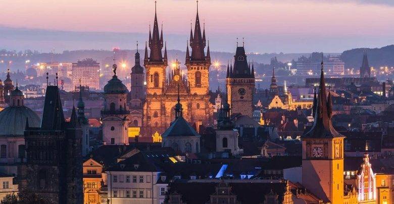 Прага опровергла вызов своего посла в МИД РФ, но Захарова призвала чешских дипломатов готовиться