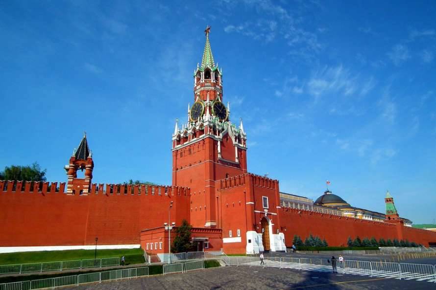 Кремль отреагировал на слова Зеленского об украинском флаге над Госдумой РФ