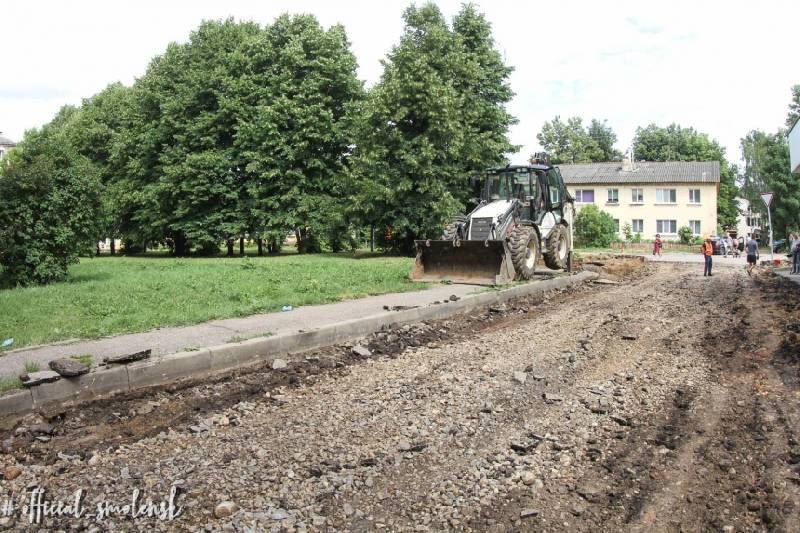 В Смоленске продолжается ремонт межквартальных проездов