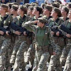 «Это издевательство»: в сети разгорается скандал из-за «парадной» формы для женщин-военных. ФОТО