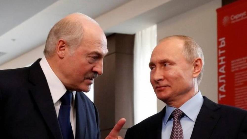 Путин пообещал Минску помощь от западных санкций