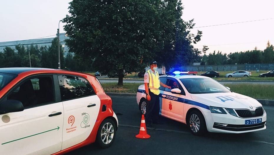 Пьяного водителя каршеринга в Петербурге остановили 16 патронов